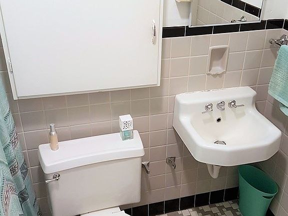 3rd image of 263 W 8th St #2852510