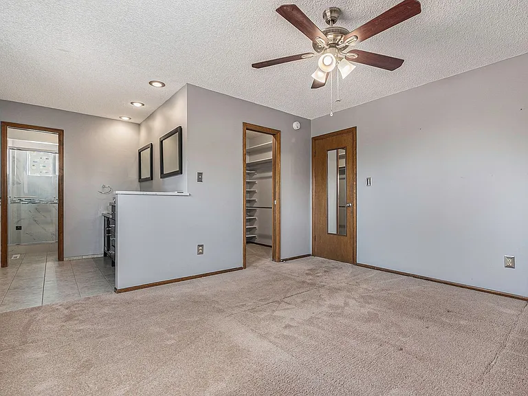 930 Point Of The Pines Dr — Photo 11
