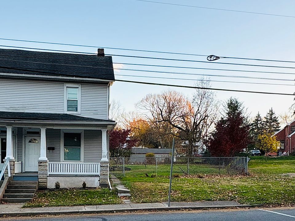 Front porch with view of yard