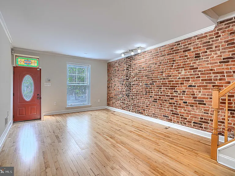 609 S East Ave — Photo 3