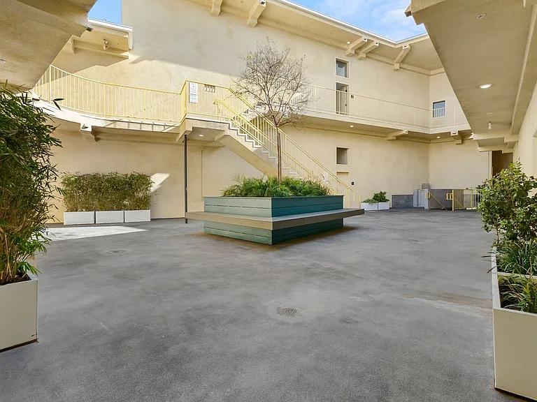 Arroyo LA Designer Studio Community Living — Photo 14