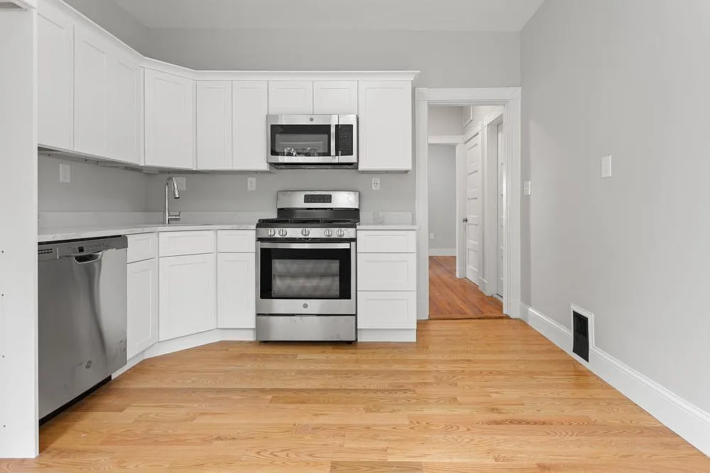 3 bed, 1350 sqft, $3,600 — Photo 1