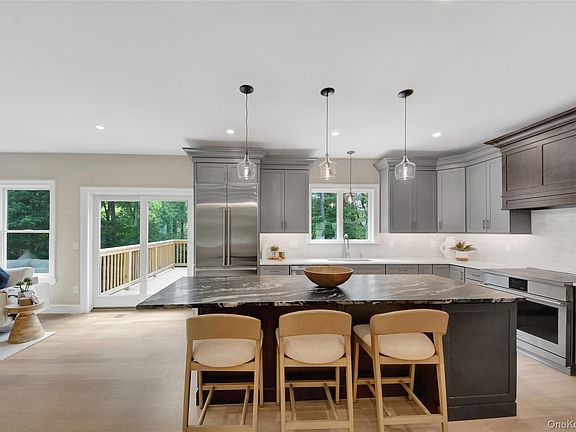 5th image of 35 Shady Brook Lane