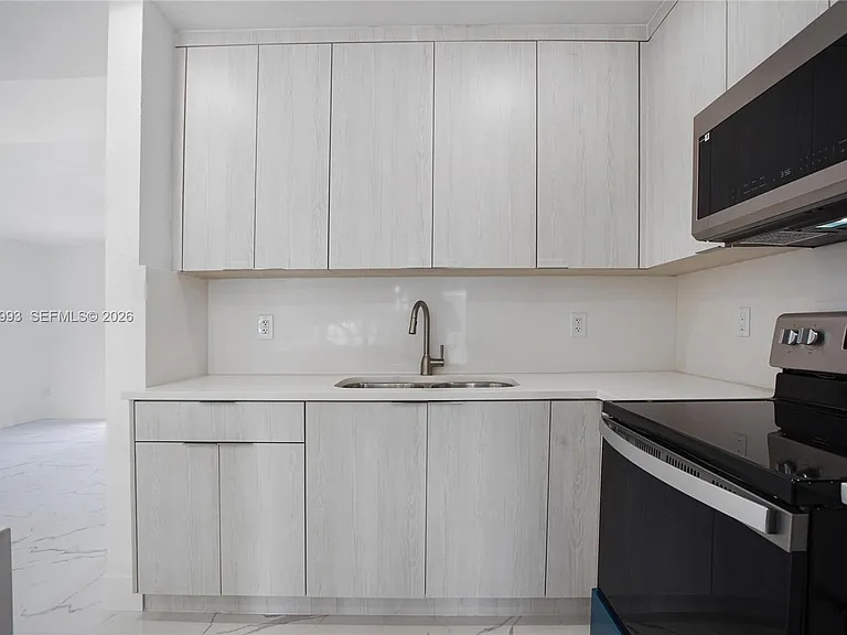 W 72nd Pl — Photo 20