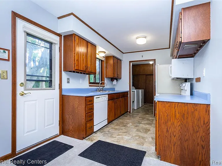 2475 Lafay Dr — Photo 8