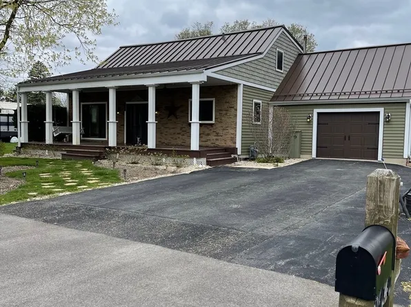 26040 W Oak Ave, Antioch, IL 60002