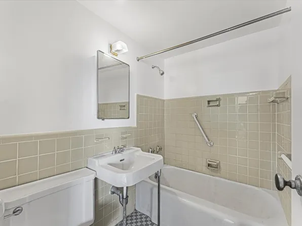 9 Fordham Hill Oval image 9 of 12