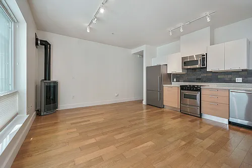 566 S Van Ness Ave #21 Photo 1