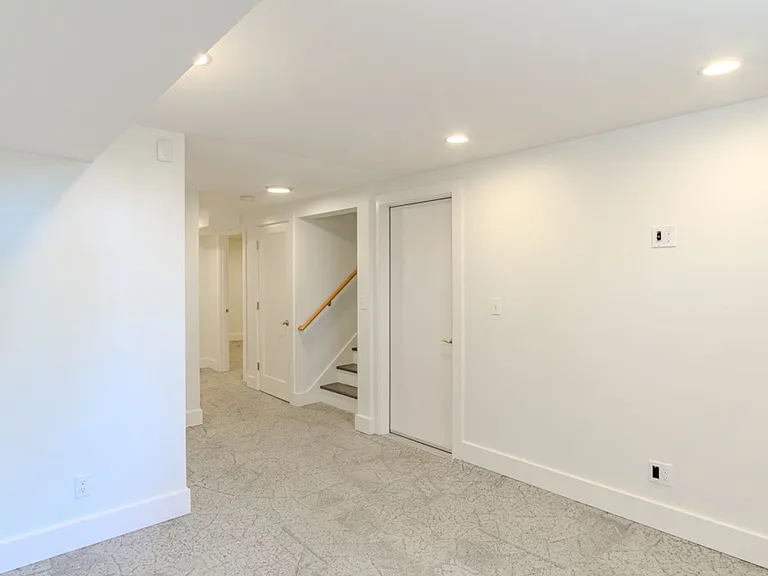 2540 11th Ave W — Photo 25
