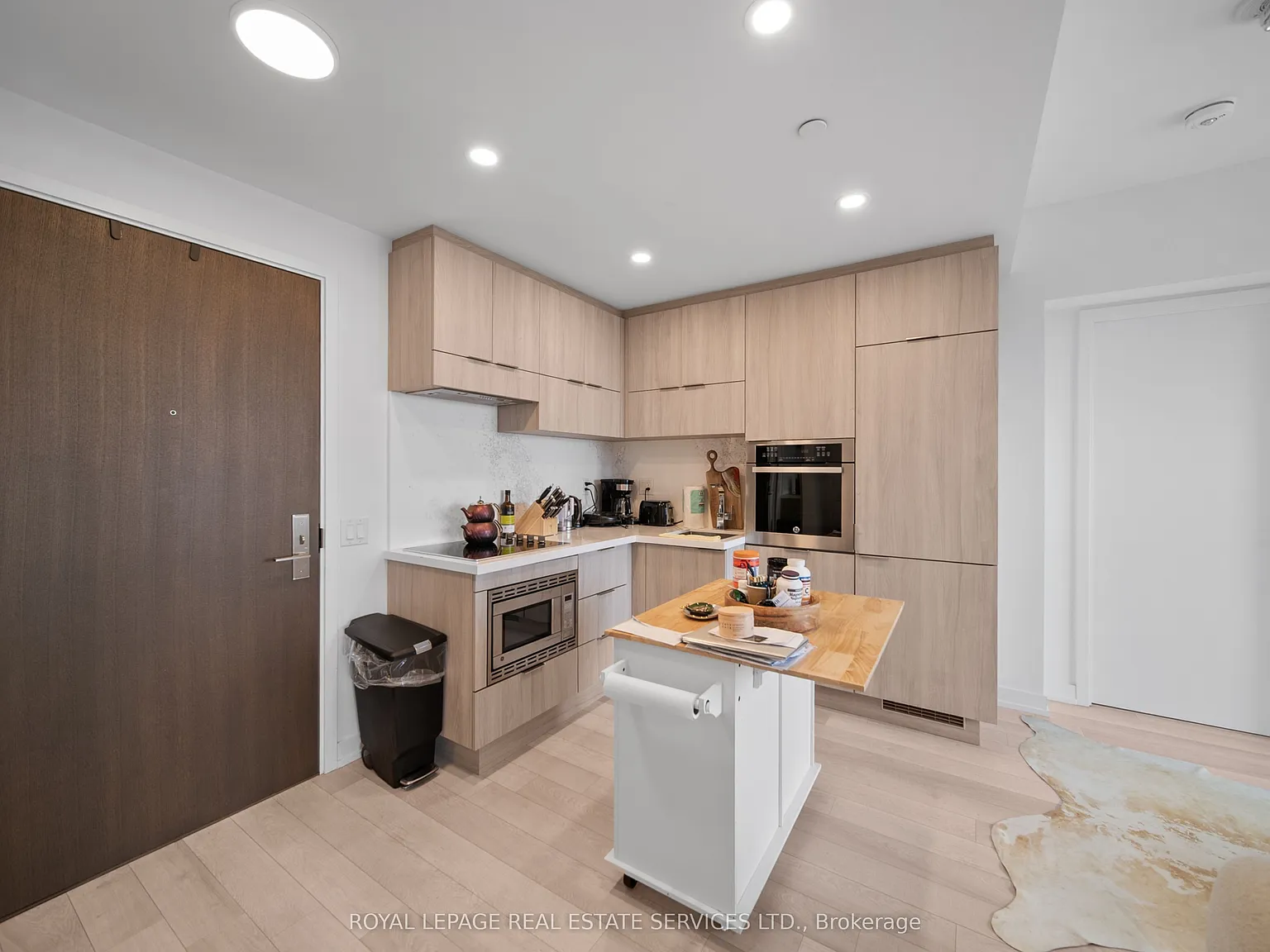E2 Condos — Photo 3