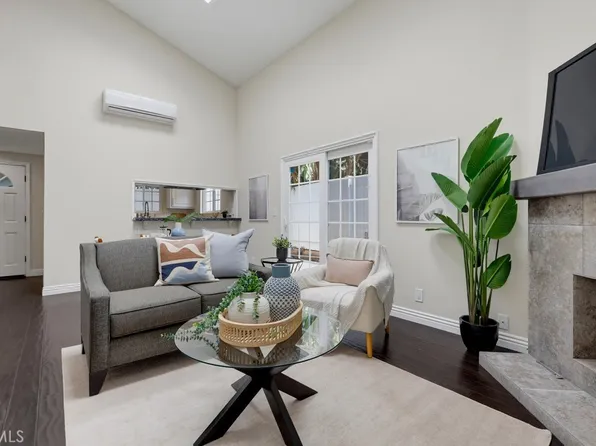 1118 Sandi Ln, Costa Mesa, CA 92627