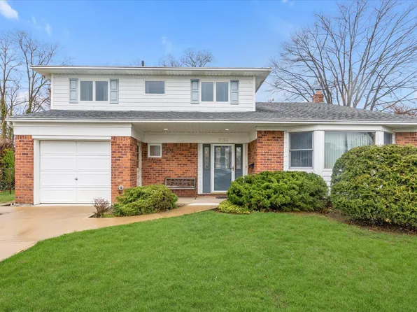 2199 Clover Court, East Meadow, NY 11554