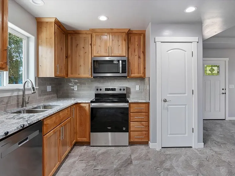 254 Monroe St — Photo 12
