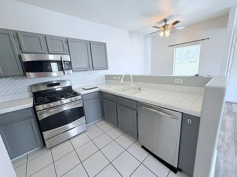 1822 N Jones Blvd — Photo 3