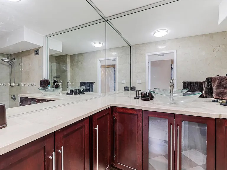 6039 Collins Ave #936 — Photo 32