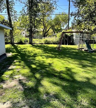 2nd image of 683 22nd St E