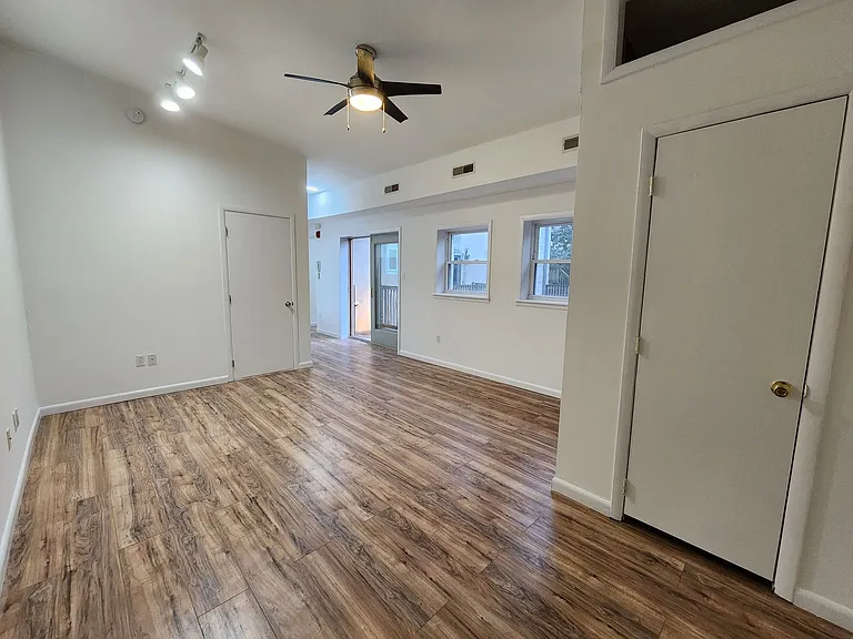 926 N 2nd St E — Photo 11
