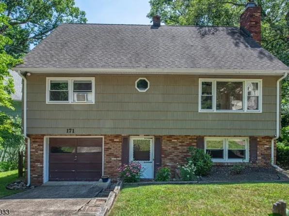 171 Skyline Lake Dr, Ringwood Boro, NJ 07456