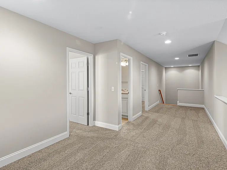 58 Burlington Ln — Photo 21