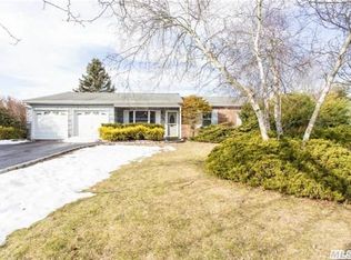 36 Sparrow Dr, Coram, NY 11727