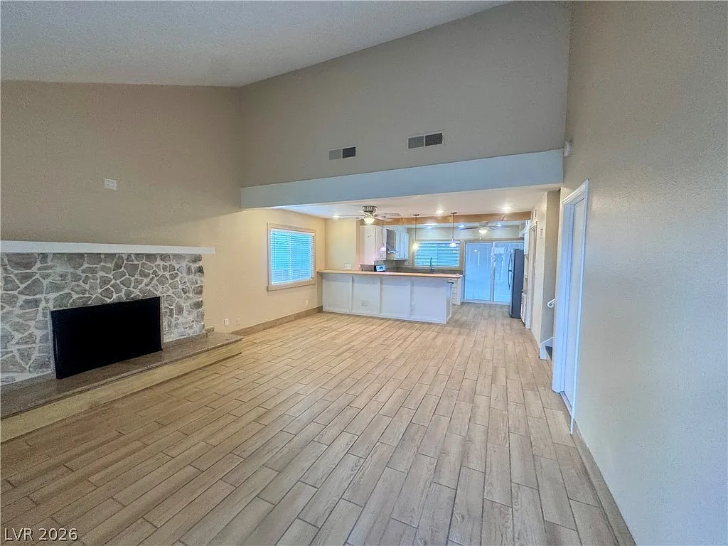4 bed, 2.5 bath, 1532 sqft, $2,200 — Photo 2