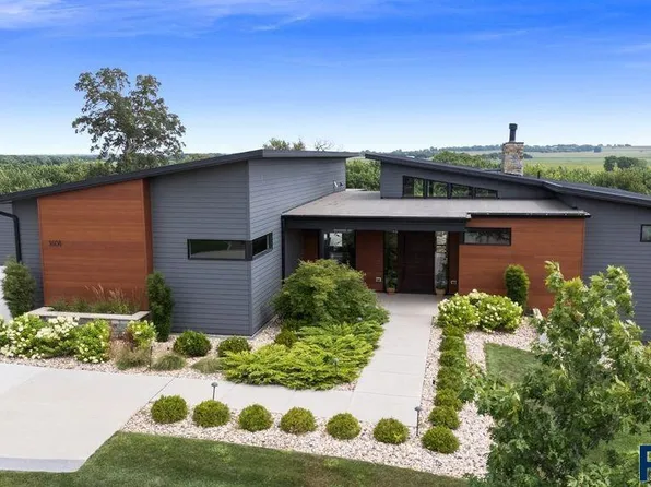 1608 S Scarlet Oak Pl, Sioux Falls, SD 57110