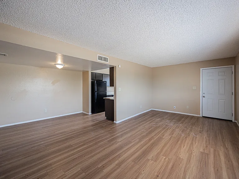 4724 E Portland St — Photo 5
