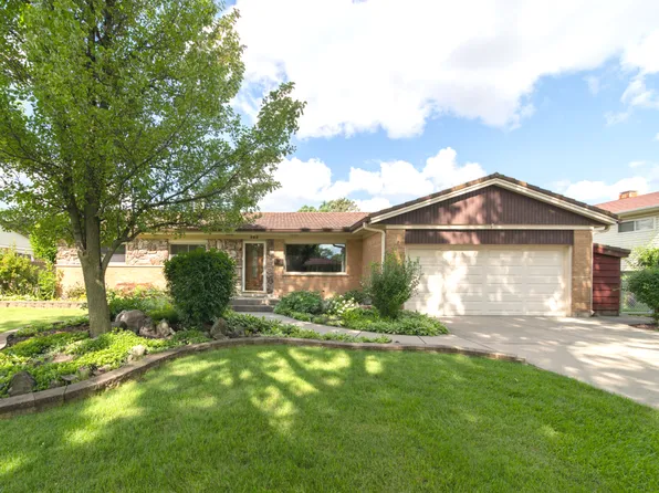 908 Leahy Cir, Des Plaines, IL 60016