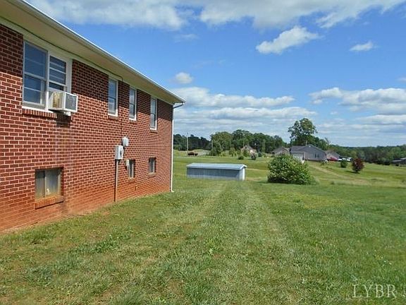 3rd image of 125 Paulette Ln
