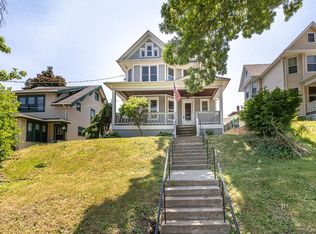 910 University Ave, Dubuque, IA 52001