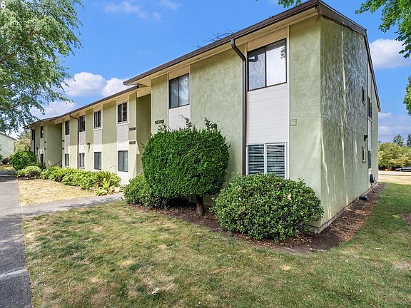 2nd image of 3387 NE 162nd Ave #28