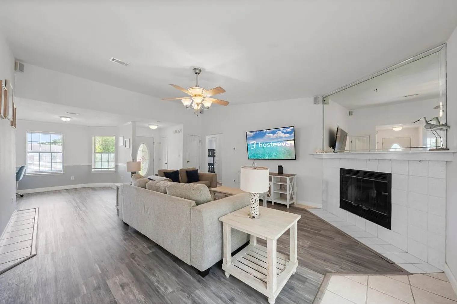 3 bed, 2.0 bath, 1151 sqft, $3,360 — Photo 3