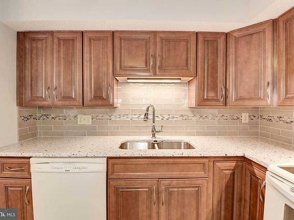 3rd image of 5243 Saint Genevieve Pl