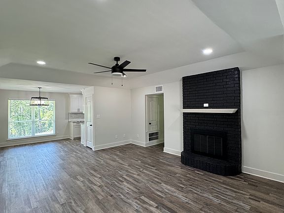 4th image of 302 Woodhaven Dr
