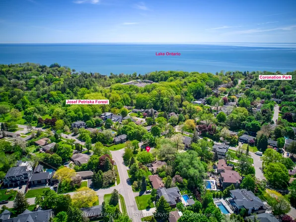 220 Woodhaven Park Dr, Oakville, ON L6L 4K8