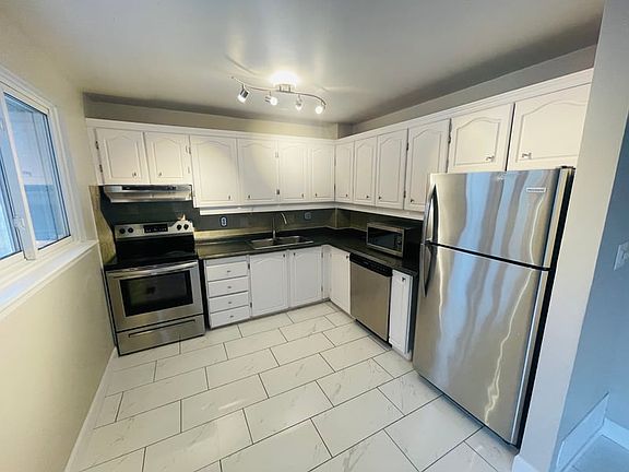 3rd image of 932 Borland Dr