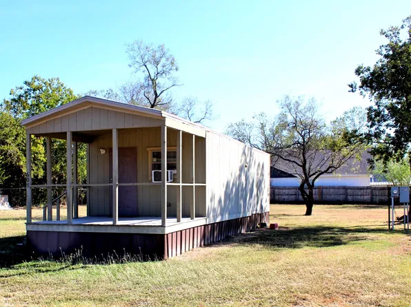 605 E Jacksboro St, Chico, TX 76431