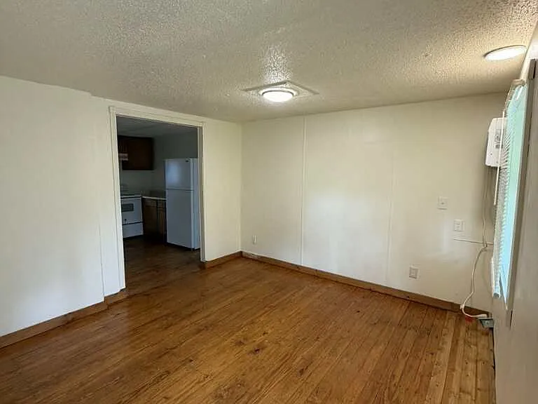9909 Farris Loop — Photo 2