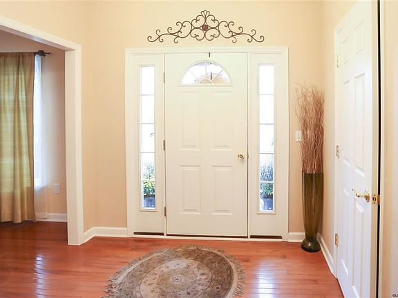 2nd image of 9 Brighton Dr