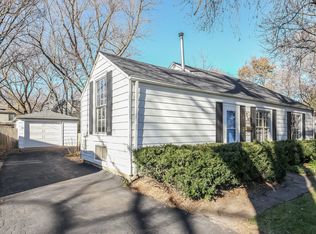 1420 Sycamore Ln, Northbrook, IL 60062