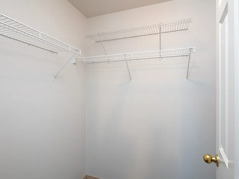 928 N 97th St Apartments — Photo 37