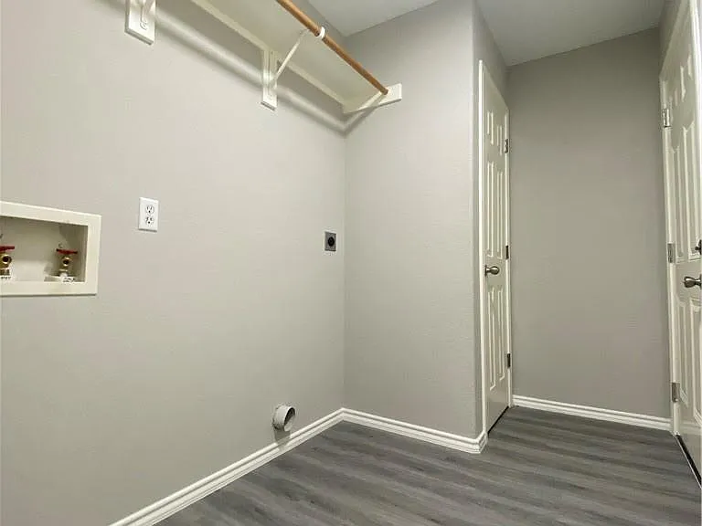 504 Debra Dr — Photo 17