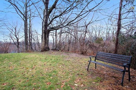 3rd image of 395 Echo Hill Dr
