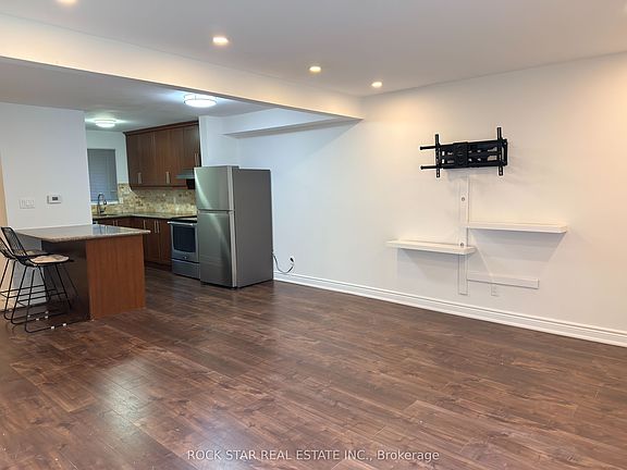 3rd image of 15 Hardcastle Ct