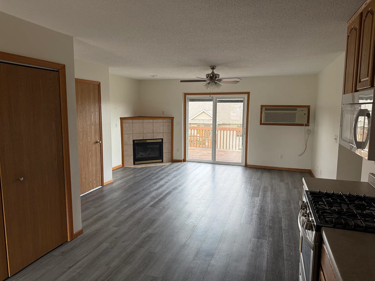 2 bed, 986 sqft, $1,300 — Photo 3