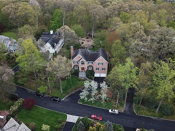 2nd image of 54 Hillair Cir