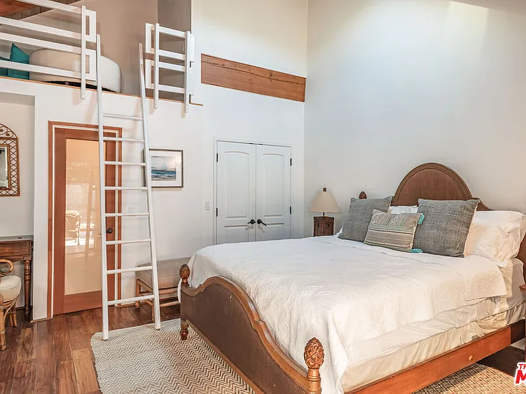 24408 Malibu Rd — Photo 34