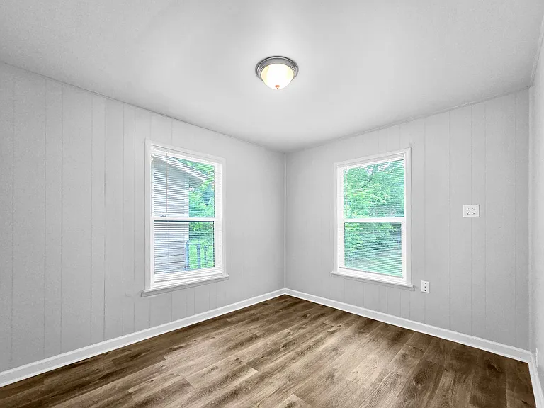 904 Bales St — Photo 9