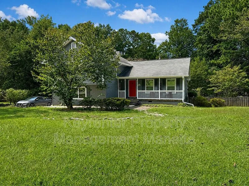 3 bed, 2.5 bath, 1910 sqft — Photo 2