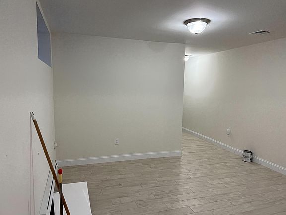 4th image of 33 Oakville St #B